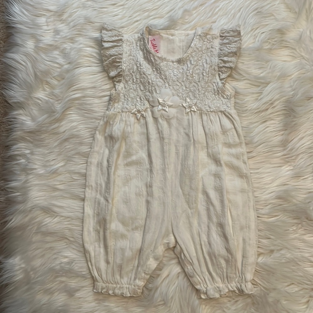 The perfect picture outfit size 24 months